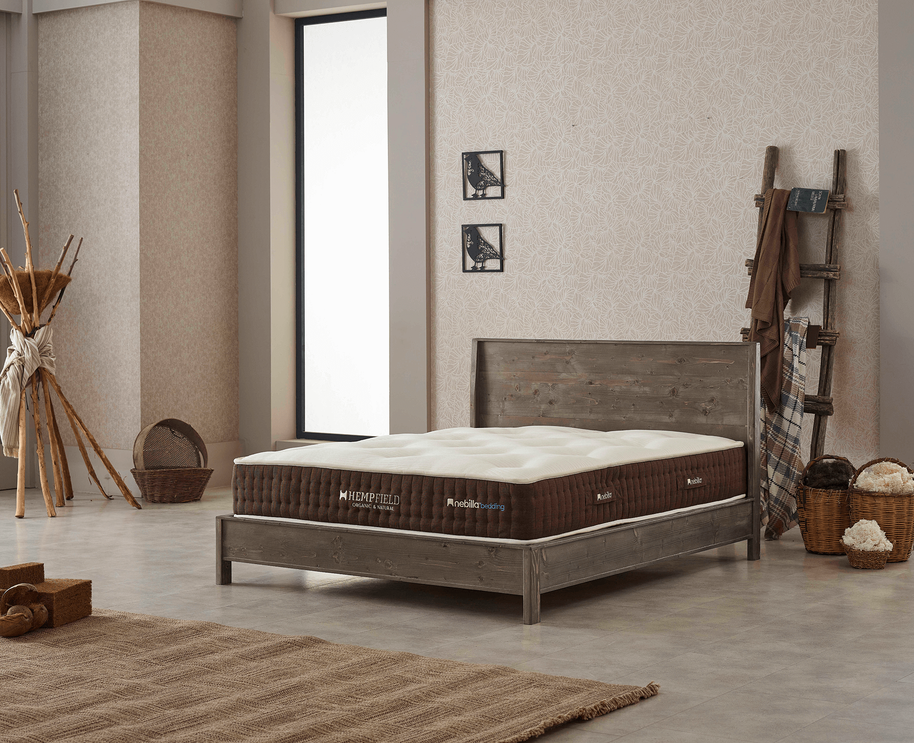 Nebilla Bedding tarafından el işçiliği ile üretilmiş, %100 organik pamuk ve doğal at kılı katmanlarıyla güçlendirilmiş yatak. Konforlu uyku sunan Cottonflex pocket yay sistemi ile desteklenmiştir.