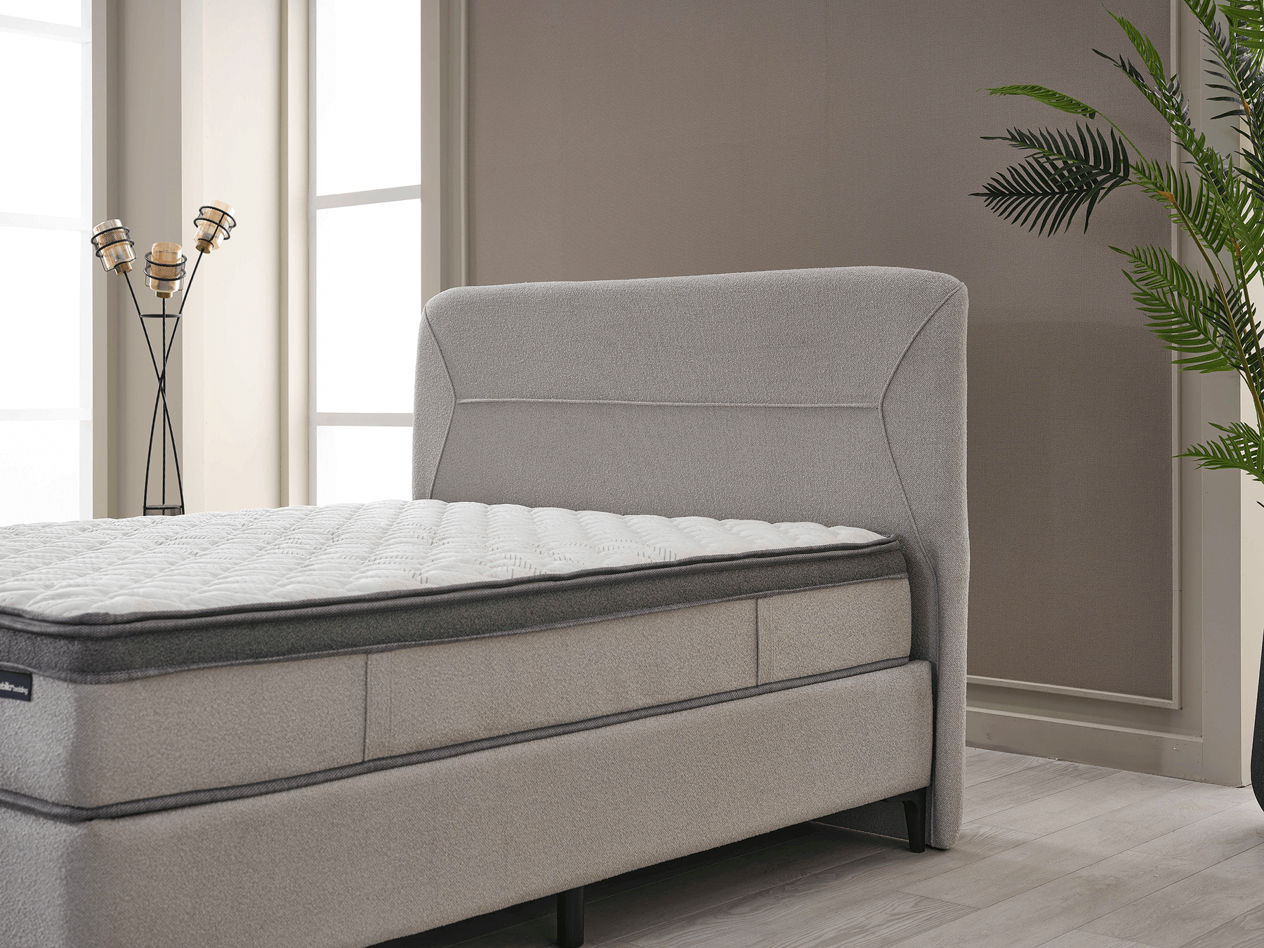 Yumuşak kumaş kaplamasıyla dikkat çeken Sleep Pro Başlık, konforlu bir destek sunar.