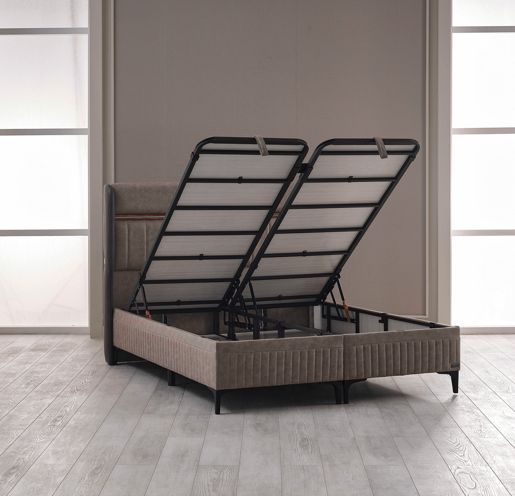 14 cm yüksekliğindeki ayakları sayesinde altı kolay temizlenebilir Therapy Pro Baza, hijyenik bir uyku alanı sunar.