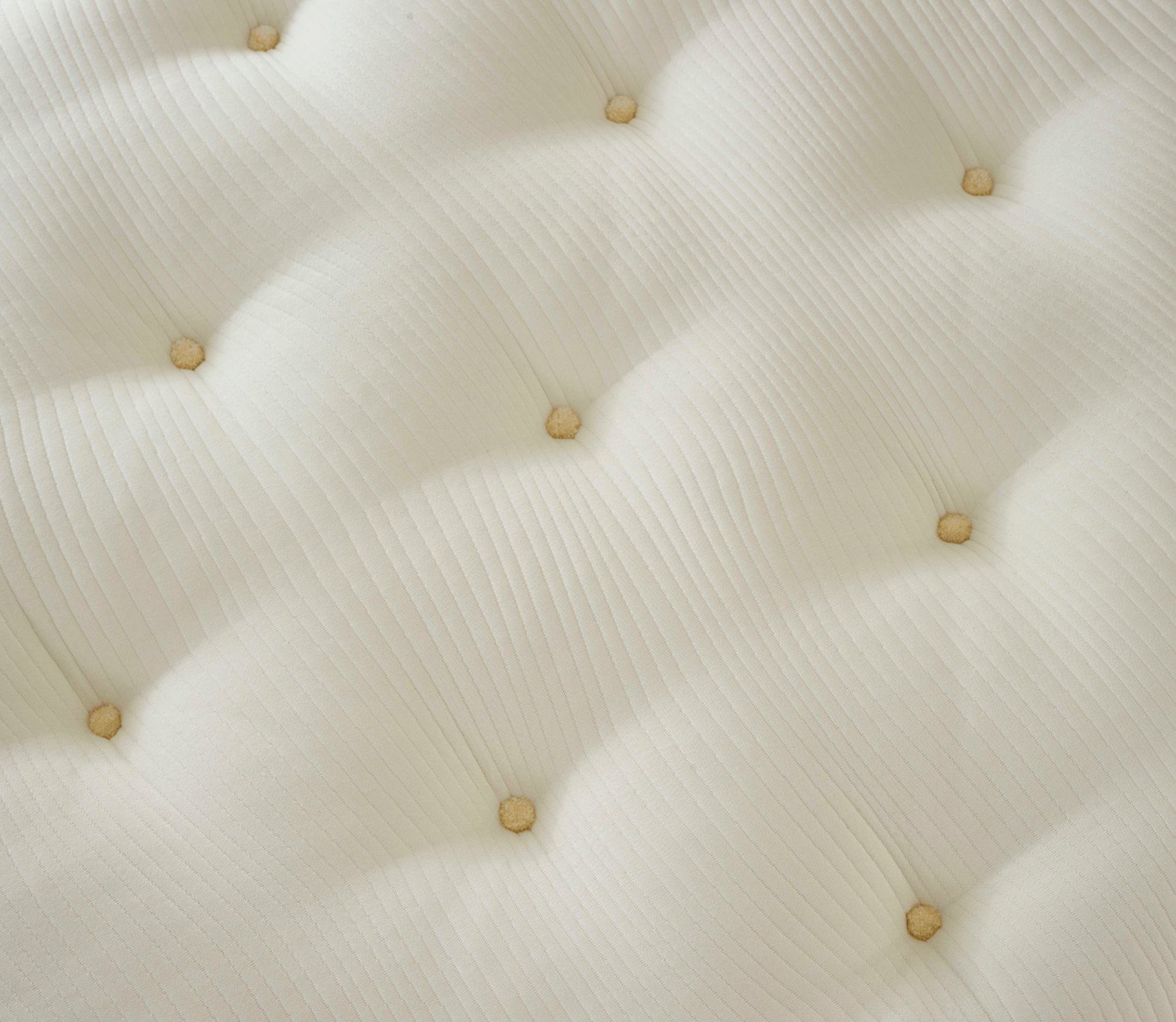 Nebilla Bedding tarafından tasarlanan Hempfield Yatak, %100 doğal lateks, kuzu yünü ve at kılı katmanlarıyla desteklenmiş, el işçiliğiyle üretilmiş organik yataktır. Sağlıklı uyku ve sürdürülebilir yaşam için özel olarak tasarlanmıştır.